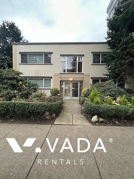 1208 Burnaby St in Vancouver, BC - Building Photo