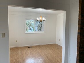 789 Arncote Ave in Victoria, BC - Building Photo - Building Photo