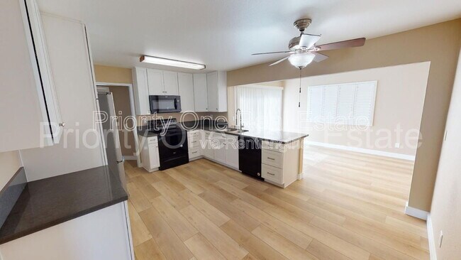 15374 Calle Juanito in San Diego, CA - Building Photo - Building Photo