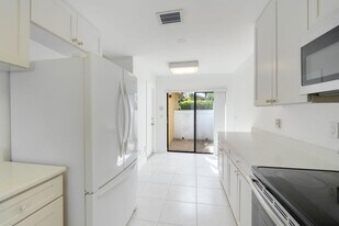 6090 Aloma Ln in Boca Raton, FL - Building Photo