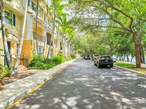 2891 S Greenleaf Cir in Boynton Beach, FL - Building Photo - Building Photo