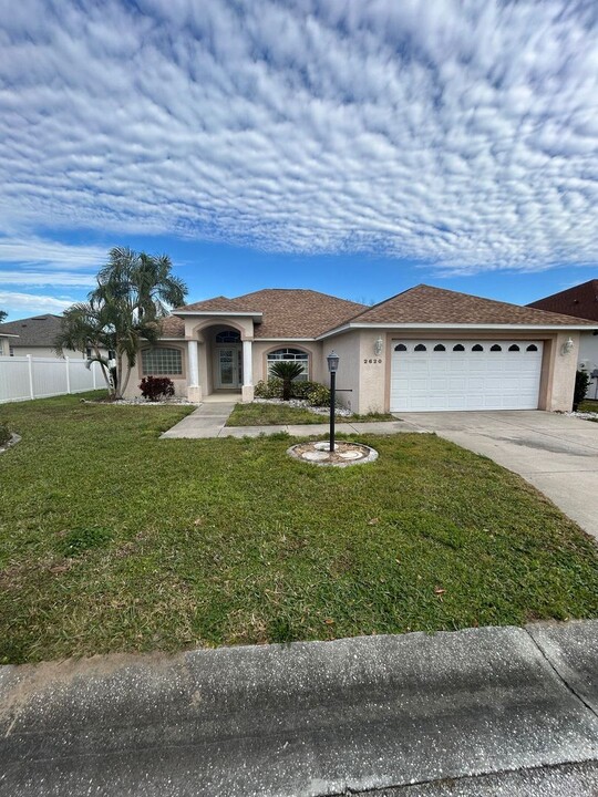 2620 Pine Valley Dr in Lakeland, FL - Building Photo