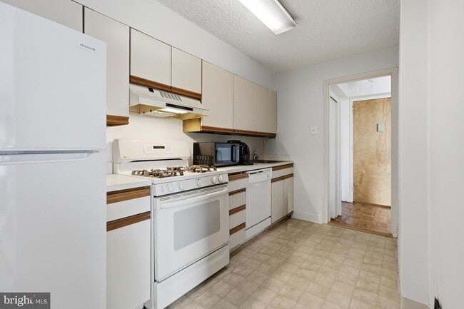 property at 1030 E Lancaster Ave
