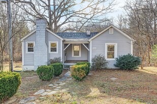 5288 Bradshaw Rd in Salem, VA - Building Photo