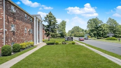 Bucks Crossings in Bensalem, PA - Building Photo - Building Photo