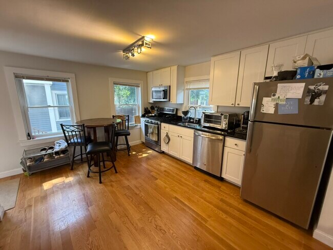 115 Pleasant St, Unit B