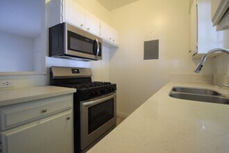 12142 Oxnard St, Unit 01 in Los Angeles, CA - Building Photo - Building Photo