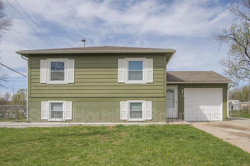712 N Aztec Dr in Independence, MO - Foto de edificio