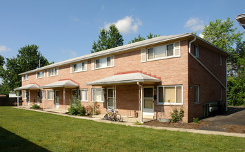 869-873 N Meadows Ct in Columbus, OH - Foto de edificio - Building Photo