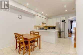 51 Lebovic Dr in Richmond Hill, ON - Building Photo - Building Photo