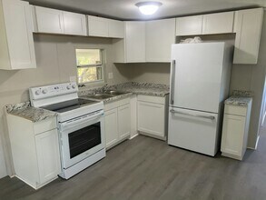 4 Crest Ave in Mount Dora, FL - Building Photo - Building Photo