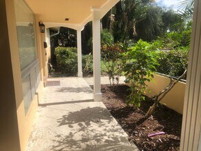 2169 Imperial Point Dr in Fort Lauderdale, FL - Foto de edificio - Building Photo