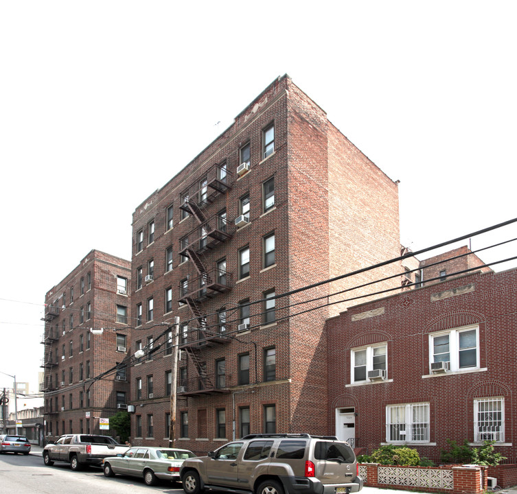 1315 W 7th St in Brooklyn, NY - Building Photo