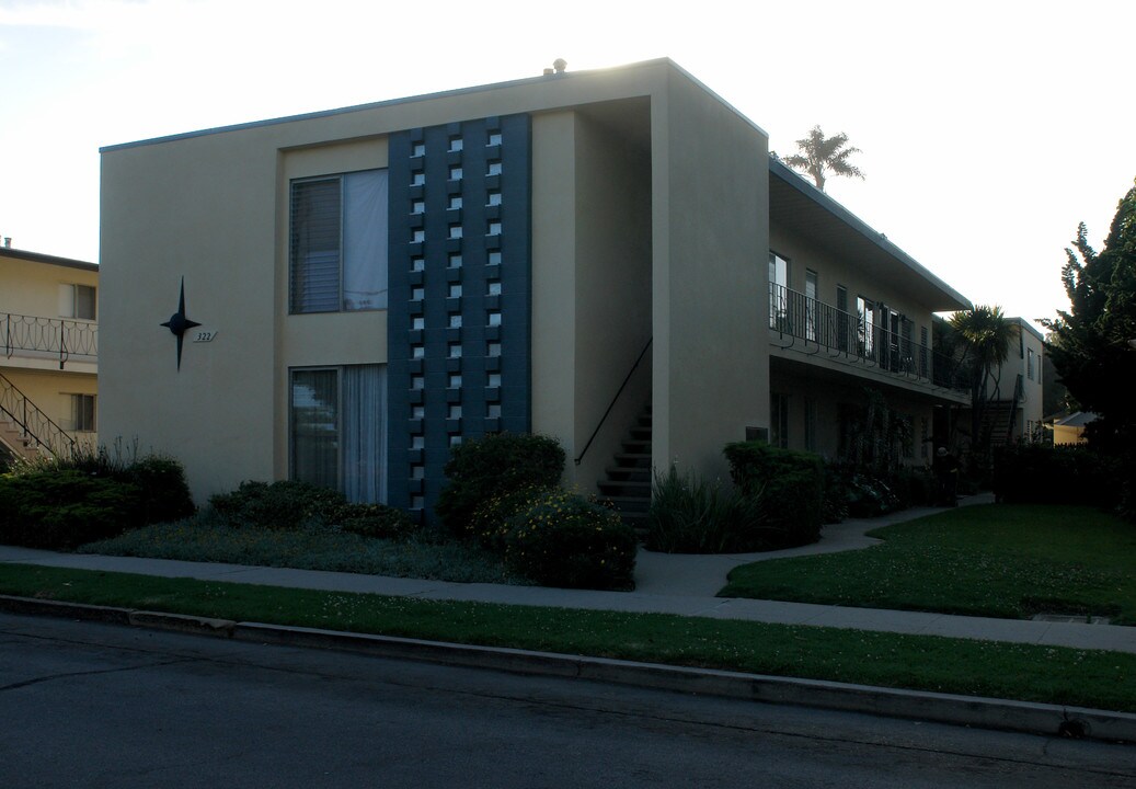 322 W Anapamu St in Santa Barbara, CA - Foto de edificio
