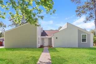 1911 Hamlin Valley Dr in Houston, TX - Building Photo