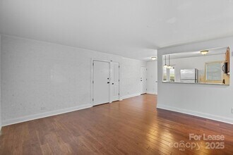4911 Park Rd, Unit B in Charlotte, NC - Building Photo - Building Photo