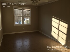 816 1/2 13th St in Tuscaloosa, AL - Foto de edificio - Building Photo