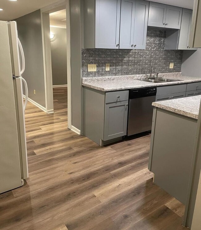 property at 929 E Grove St