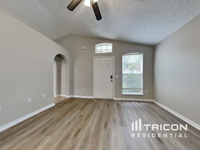 13714 Gentle Woods Ave in Riverview, FL - Building Photo - Building Photo