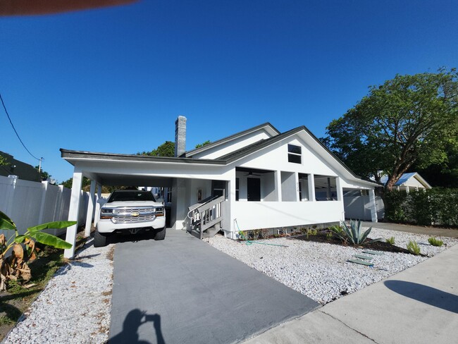 property at 624 S 12th St
