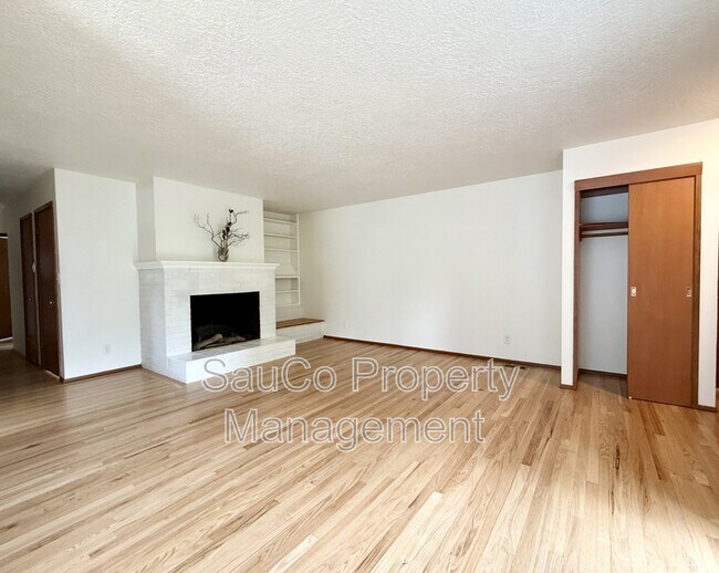 4751 SW 53rd Ave in Portland, OR - Building Photo - Building Photo