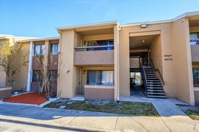 property at 5013 Vineland Rd