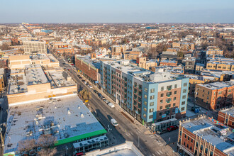 2740 N Spaulding Ave in Chicago, IL - Foto de edificio - Building Photo