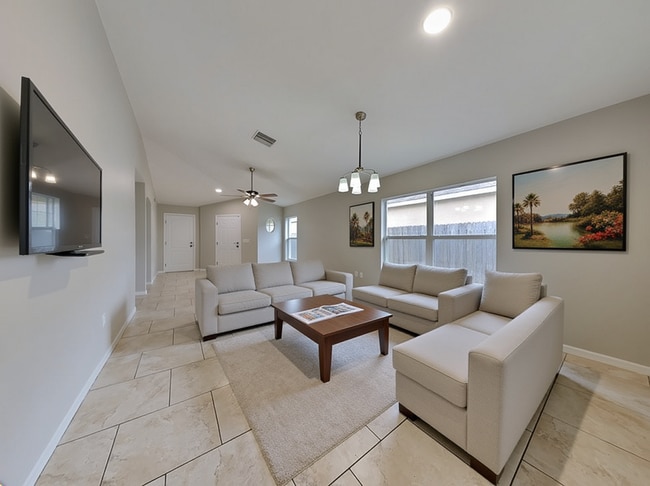 430 Maple Pointe Dr in Seffner, FL - Foto de edificio - Building Photo