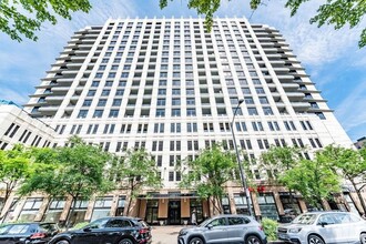 1255 S State St, Unit 901 in Chicago, IL - Foto de edificio - Building Photo