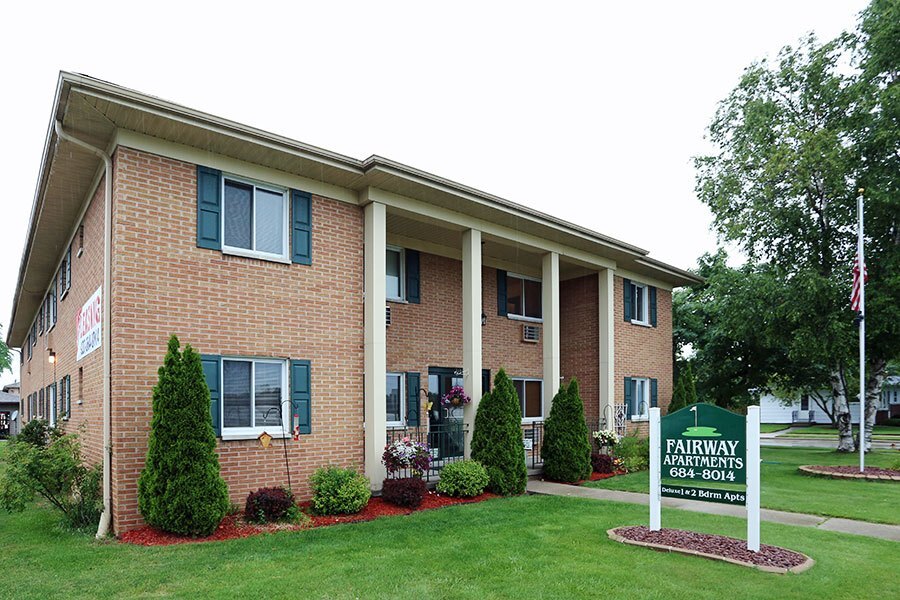 Fairway Apartments in Manitowoc, WI - Building Photo