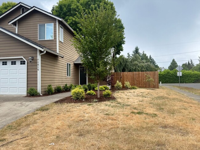 1416 Creekwood Ct SE in Olympia, WA - Foto de edificio - Building Photo