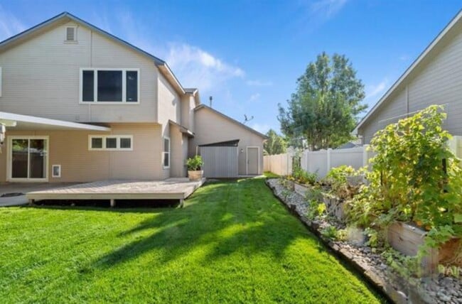 5073 N Dove Ridge Pl in Meridian, ID - Building Photo - Building Photo
