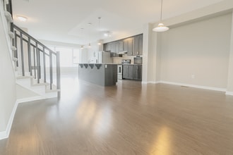 335 Nonius St in Kanata, ON - Building Photo - Building Photo