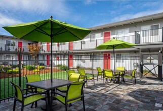 434 Junction Ave, Unit 19 in Livermore, CA - Foto de edificio - Building Photo