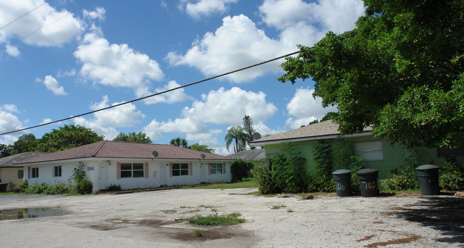 712-716 Polk St in Ft. Myers, FL - Foto de edificio - Building Photo