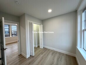 29 Myrtle St, Unit 9-9 in Boston, MA - Foto de edificio - Building Photo