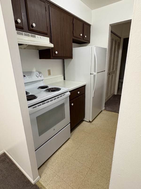 695 Capital Ave NE in Battle Creek, MI - Building Photo - Building Photo