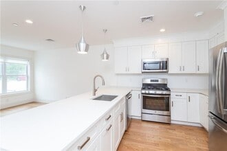 121 Fisher Ave in White Plains, NY - Building Photo - Building Photo