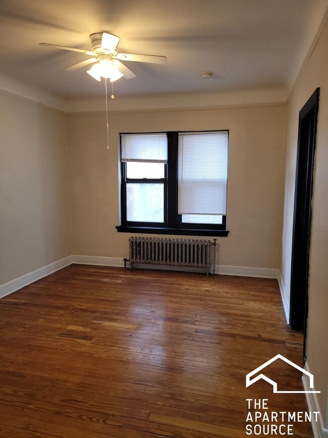 property at 948 W Cuyler Ave