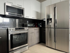 8162 NW 114th Pl in Medley, FL - Building Photo - Building Photo