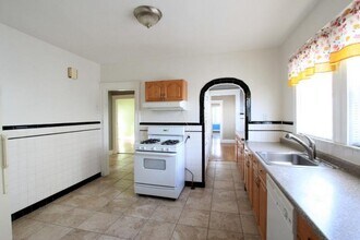 23 Bonner Ave, Unit #1 in Medford, MA - Foto de edificio - Building Photo