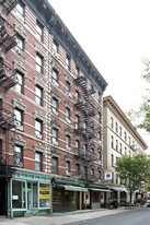 135 Sullivan St in New York, NY - Building Photo