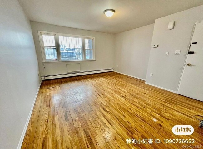 124-15 25th Rd in Queens, NY - Foto de edificio - Building Photo