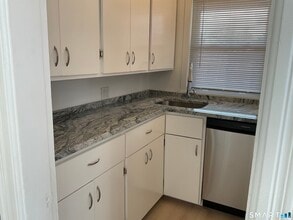 13 Alger St in New London, CT - Building Photo - Building Photo