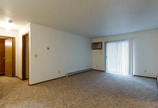 Greystone Manor Apartments in Fargo, ND - Building Photo - Building Photo