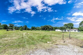 215 Little Dogie Rd in Wallis, TX - Building Photo - Building Photo