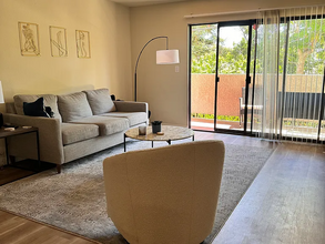 2425 Purdue Ave, Unit 103 in Los Angeles, CA - Building Photo - Building Photo