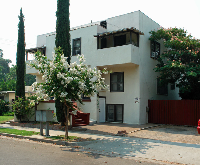 2537 N Maroa Ave in Fresno, CA - Foto de edificio - Building Photo