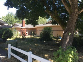 4483 Campbell Dr SE in Salem, OR - Foto de edificio - Building Photo