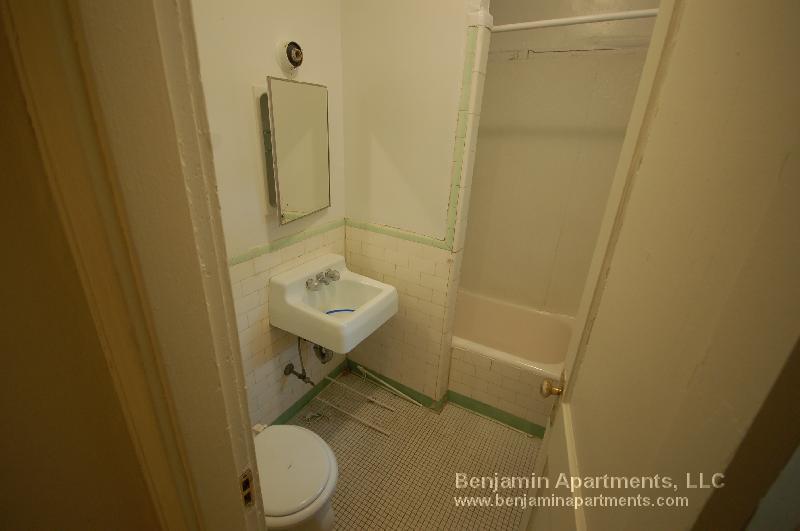 130 Sutherland Rd, Unit F in Boston, MA - Building Photo